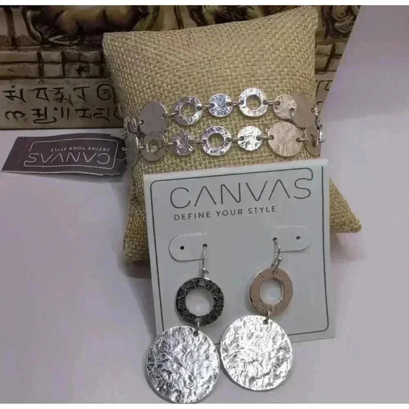 NWT Canvas Silvertone Hammered Metal Earrings andAdjustable Bracelet Set Jewelry - Picture 1 of 6